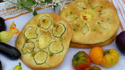 Фокачча с цукини и репчатым луком