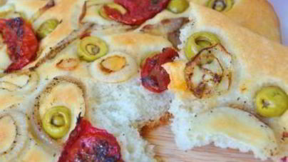 Фокачча с вялеными помидорами