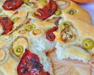 Фокачча с вялеными помидорами