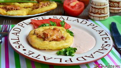 Картофельные лепешки с куриным фаршем и сыром