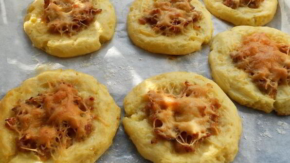 картофельные лепешки с куриным фаршем и сыром