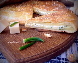 Лепешка из творожного теста с сыром и зеленью