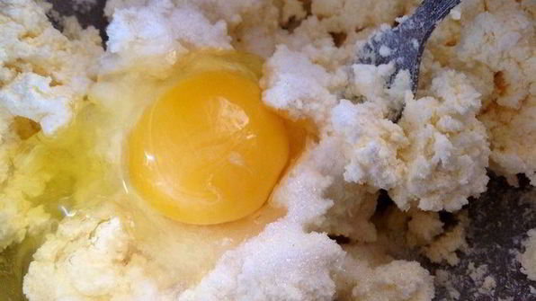 лепешка из творожного теста с сыром и зеленью