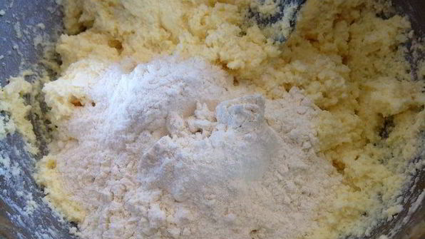 лепешка из творожного теста с сыром и зеленью