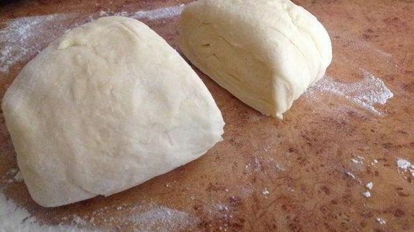 лепешка из творожного теста с сыром и зеленью