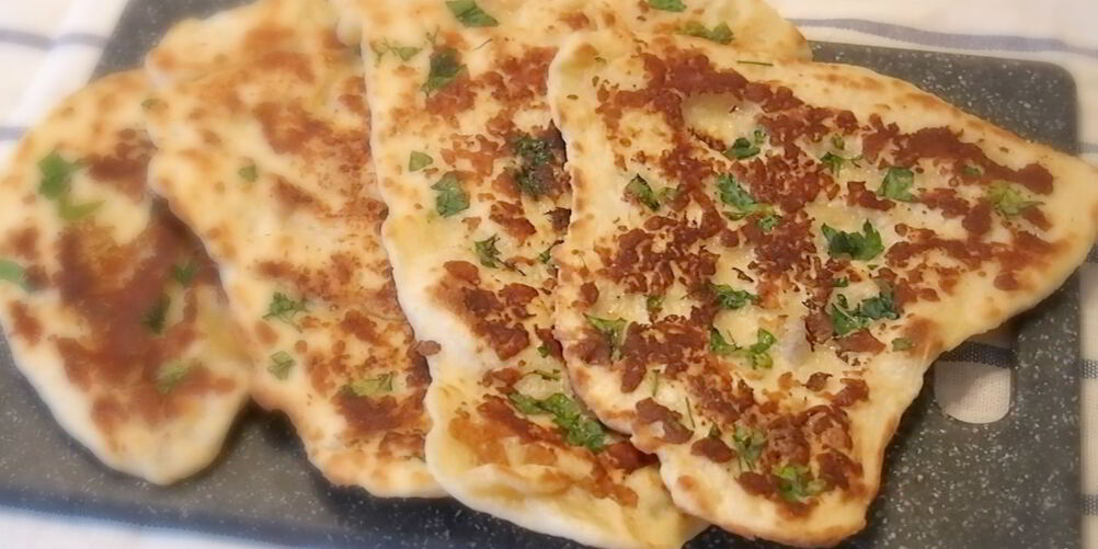 Рецепт лепешки наан с сыром и зеленью