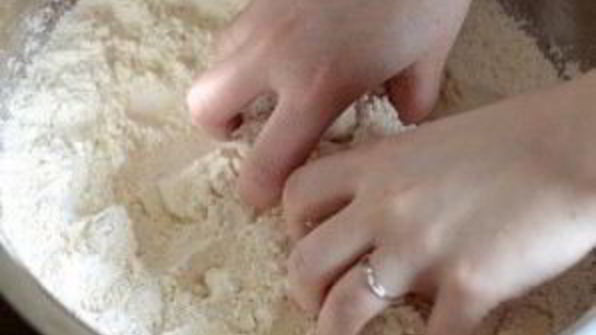 лепешки с беконом, луком и сыром