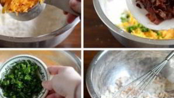 лепешки с беконом, луком и сыром