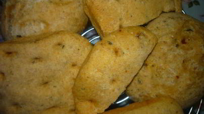 Лепешки с кукурузной мукой, сыром и пряностями