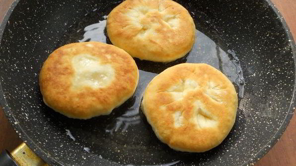 лепешки с куриным фаршем и брынзой