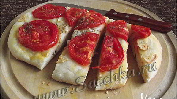 лепешки с луком и помидорами