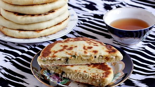 лепешки с начинкой из риса и яйца