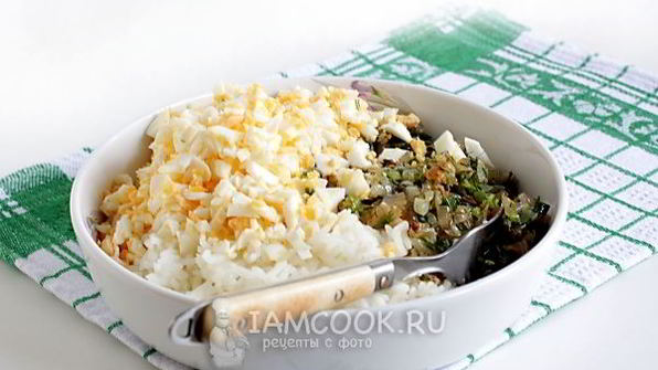 лепешки с начинкой из риса и яйца