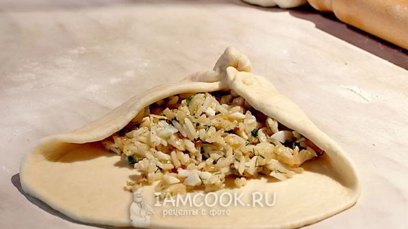 лепешки с начинкой из риса и яйца