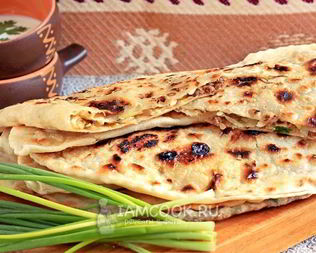 Лепешки с начинкой на сковороде