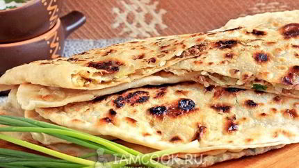 Лепешки с начинкой на сковороде