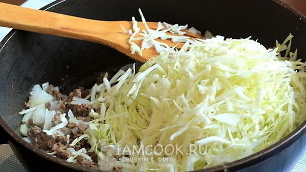 лепешки с начинкой на сковороде