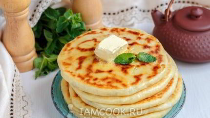 Лепешки с сыром и зеленью на сковороде