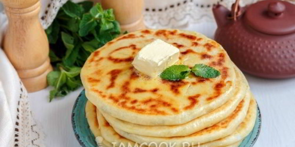 Рецепт лепешки с сыром и зеленью на сковороде