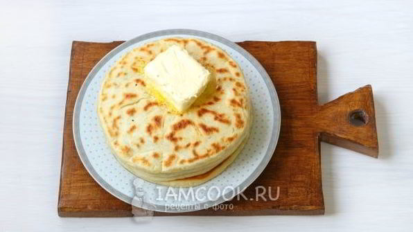 лепешки с сыром и зеленью на сковороде