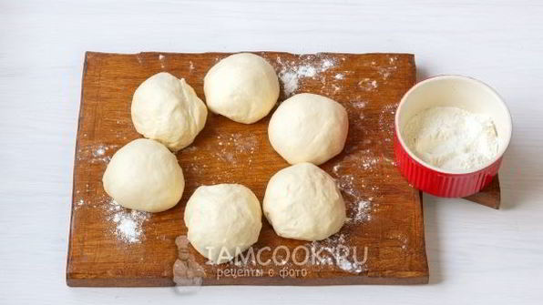 лепешки с сыром и зеленью на сковороде