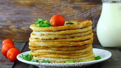 Лепешки с зеленым луком на сковороде