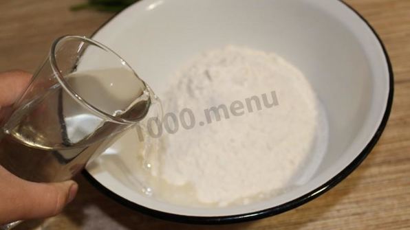 лепешки с зеленью на сковороде