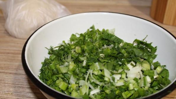 лепешки с зеленью на сковороде