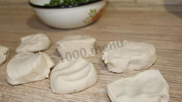 лепешки с зеленью на сковороде