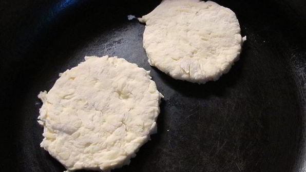 лепешки тминные с копченной скумбрией