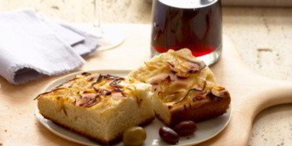 Рецепт луковая фокачча с оливками и красным вином