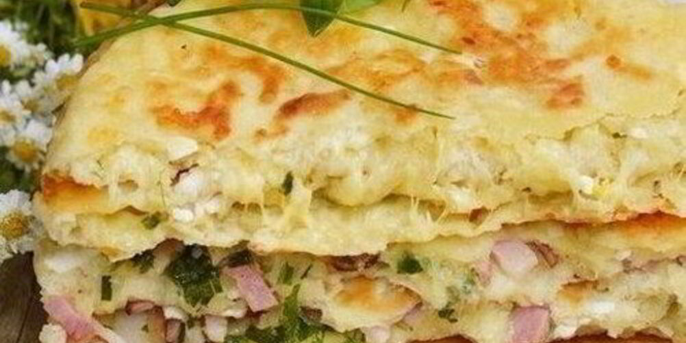 Рецепт сырные лепешки с копченой грудинкой
