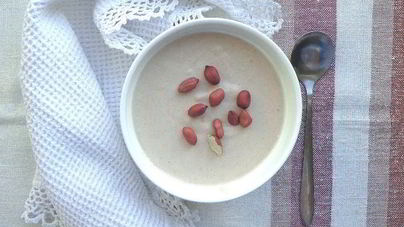 Творожный мусс и лепешки из гороховой муки с маком