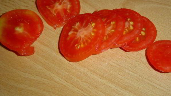 великолепная лепешка с помидорами