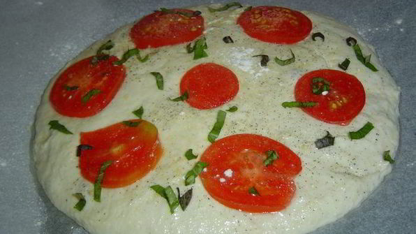 великолепная лепешка с помидорами