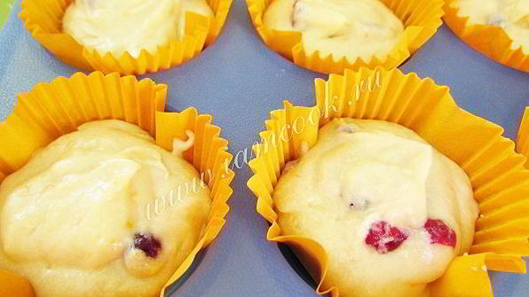 апельсиновые маффины с ягодами