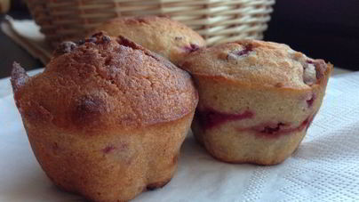 Банановые маффины с клюквой