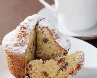 Банановые маффины с шоколадными чипсами и грецкими орехами