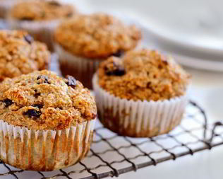 Домашние овсяные маффины с изюмом