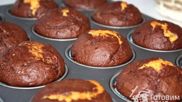 двухцветные маффины с морковью и какао