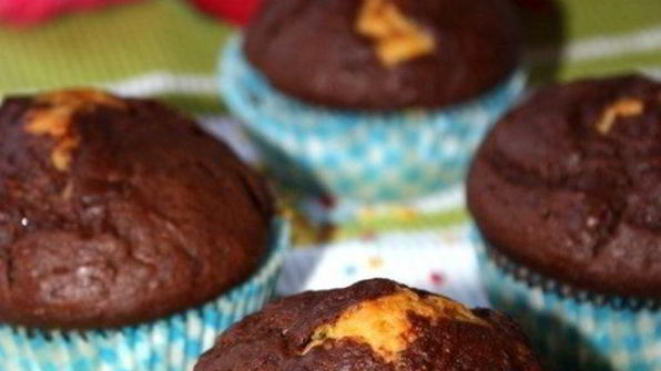 двухцветные маффины с морковью и какао