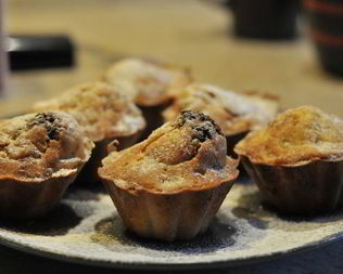 Грушевые маффины с корицей и шоколадом