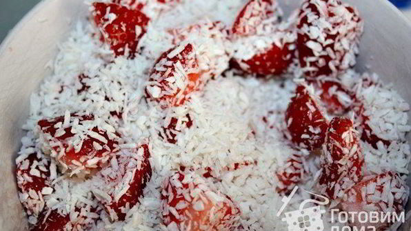 клубнично-кокосовые маффины