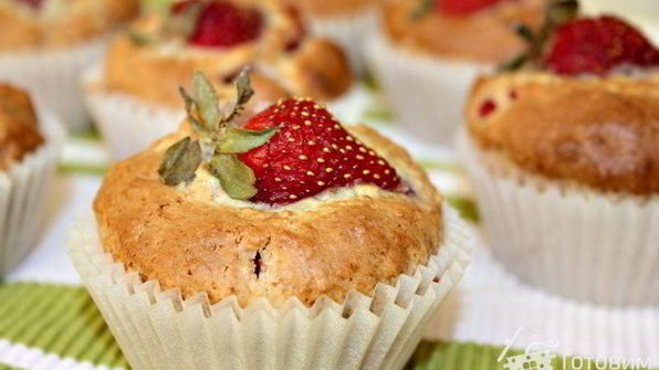 клубнично-кокосовые маффины