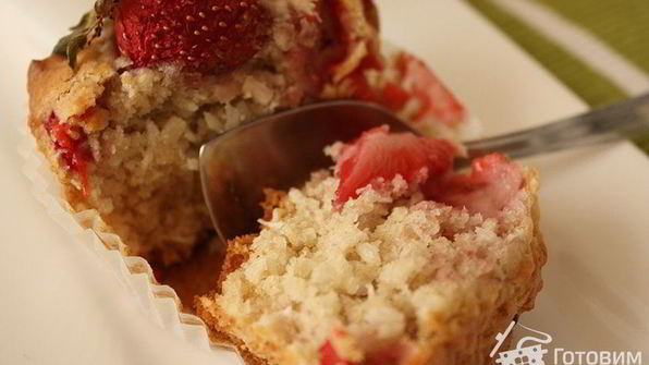 клубнично-кокосовые маффины