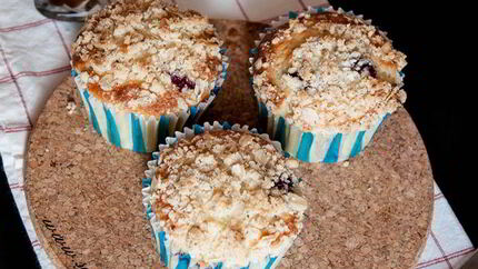 Маффины на йогурте с черникой и овсяными хлопьями