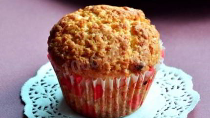 Маффины на кефире с джемом в формочках