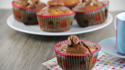 Маффины с абрикосами, орехами пекан и коричной помадкой