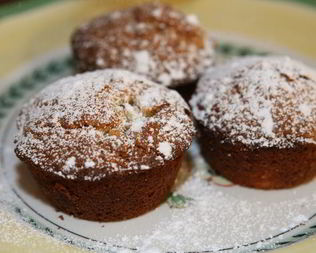 Маффины с ананасами и грецкими орехами