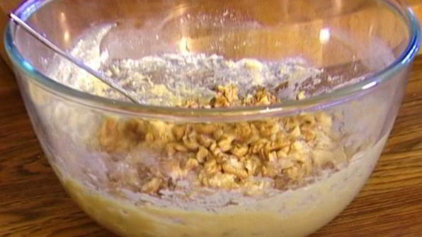 маффины с ананасами и грецкими орехами